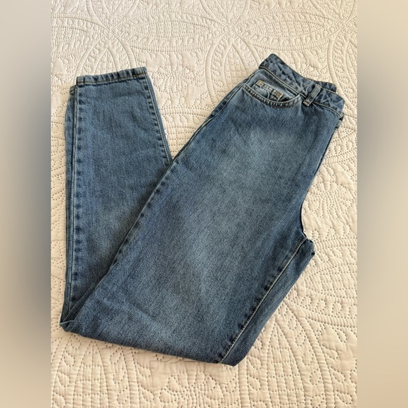 Boohoo Mid Wash Classic Mom Jeans - Picture 8 of 9